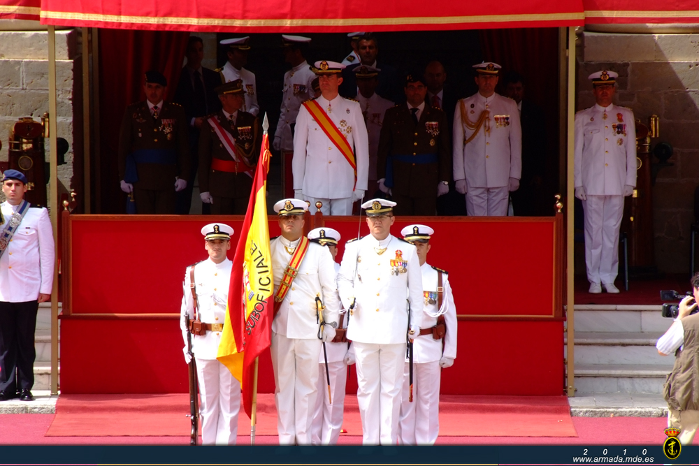 Ceremonia de entrega de despachos de la 72ª promoción de suboficiales de la Armada